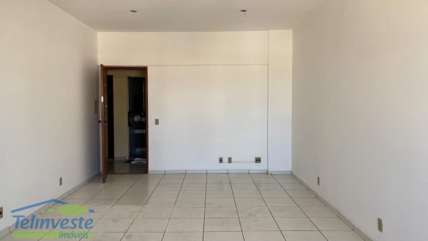 SALA COMERCIAL - CENTRO PR&Oacute;XIMO A PRA&Ccedil;A DA MATRIZ