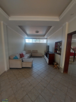CASA NO BAIRRO MUARAMA