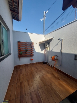 CASA NO BAIRRO PARQUE DAS AROEIRAS
