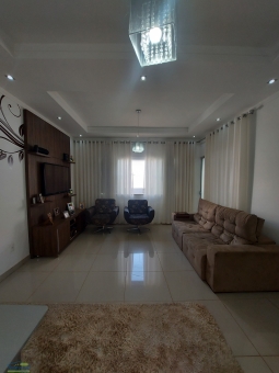 CASA NO BAIRRO PARQUE DAS AROEIRAS