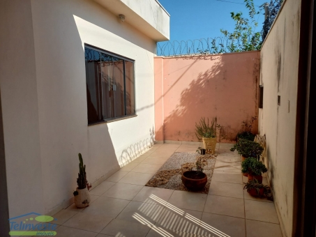 CASA NO JARDIM IT&Aacute;LIA