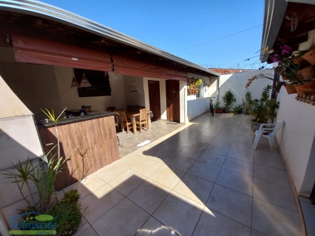 CASA NO JARDIM IT&Aacute;LIA
