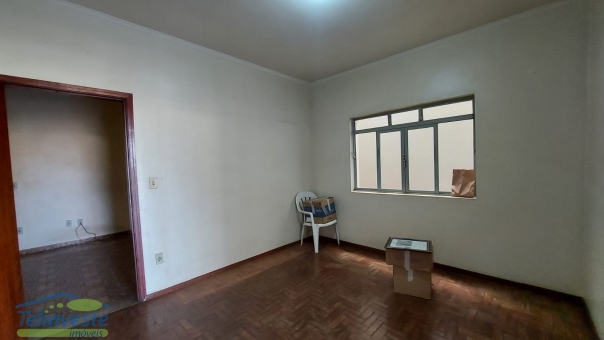 PREDIO COMERCIAL E RESIDENCIAL NO CENTRO