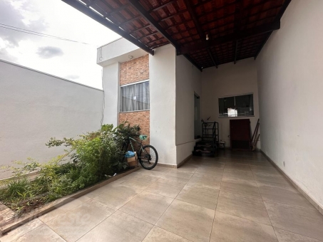 CASA A VENDA NO BAIRRO SANTA LUZIA 