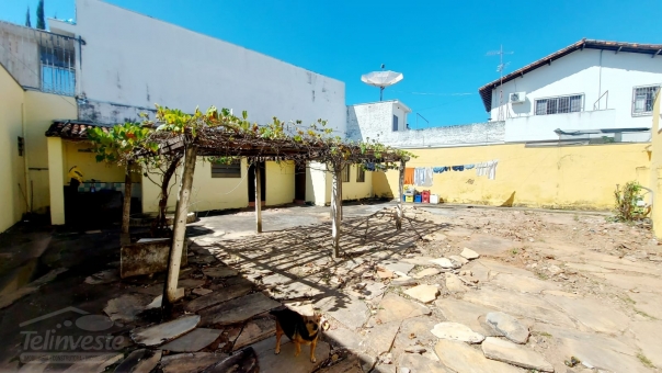 CASA NO CENTRO EM PASSOS MG 