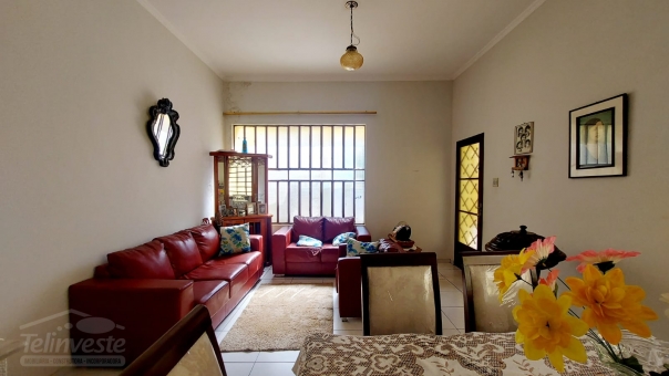 CASA NO CENTRO EM PASSOS MG 