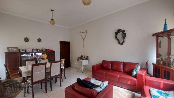 CASA NO CENTRO EM PASSOS MG 