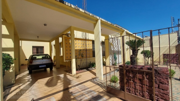 CASA NO CENTRO EM PASSOS MG 