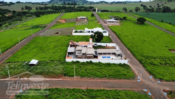 EXCELENTE LOTE A VENDA NO CONDOM&Iacute;NIO BONSUCESSO 