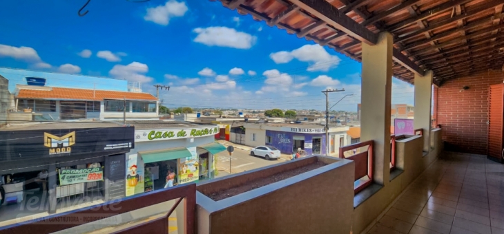 Apartamento com salas comerciais 
