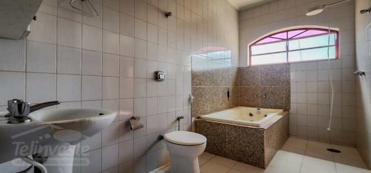 Apartamento com salas comerciais 