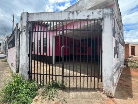 Casa de esquina para reforma pr&oacute;ximo &agrave; Liquinha Silveira