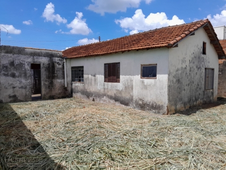 Casa de esquina para reforma pr&oacute;ximo &agrave; Liquinha Silveira