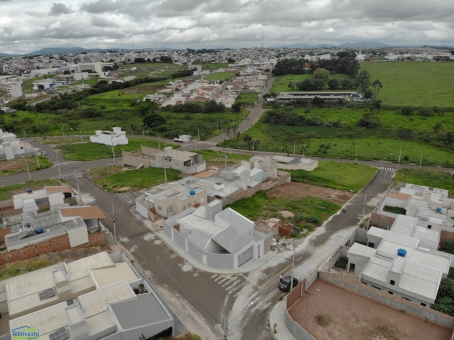 CASA NO BAIRRO PARQUE DAS AROEIRAS 