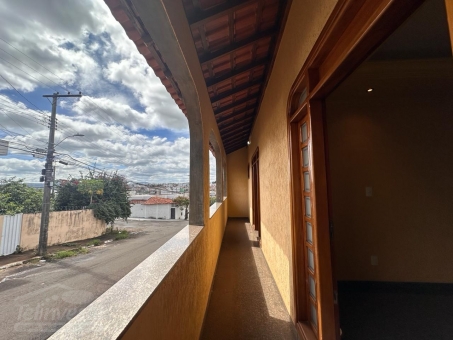 EXCELENTE CASA A VENDA NO BAIRRO VILA RICA 