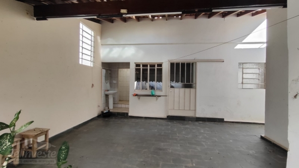 CASA - PROXIMO AO CENTRO E AVENIDA DA MODA