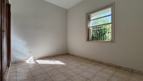 CASA - PROXIMO AO CENTRO E AVENIDA DA MODA
