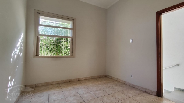 CASA - PROXIMO AO CENTRO E AVENIDA DA MODA
