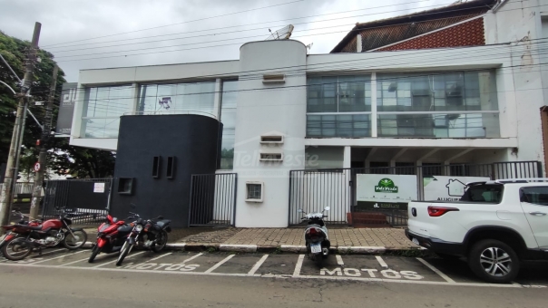 Excelente Casa Comercial - Centro