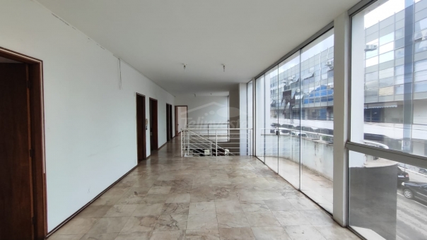 Excelente Casa Comercial - Centro