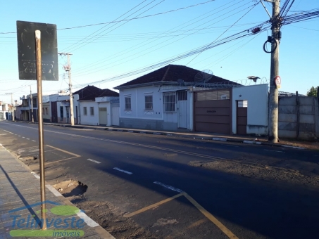 CASA NA RUA DOS PIANTINOS PR&Oacute;XIMO A BRAND&Otilde;ES