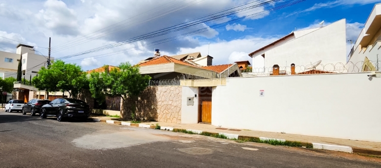 Casa - Bairro Centro