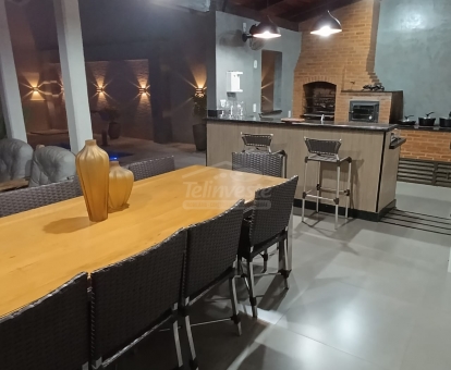 CASA NO CENTRO COM  PONTO COMERCIAL