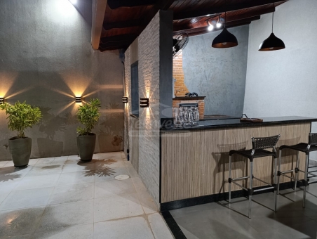 CASA NO CENTRO COM  PONTO COMERCIAL