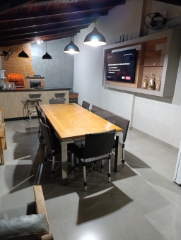 CASA NO CENTRO COM  PONTO COMERCIAL