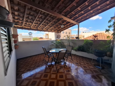 CASA NO CENTRO DE PASSOS
