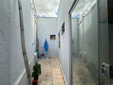 EXCELENTE CASA A VENDA AO LADO DO CONDOM&Iacute;NIO VALE VERDE
