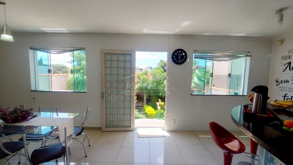 CASA NO BAIRRO VILA RICA 