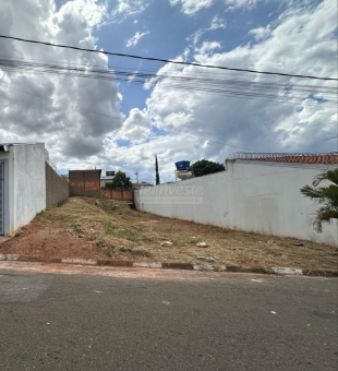 EXCELENTE LOTE A VENDA NO COL&Eacute;GIO DE PASSOS 