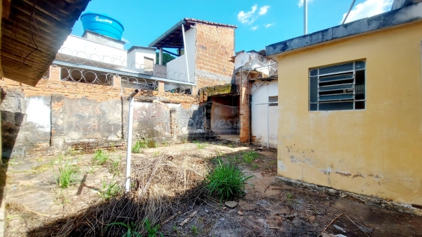 CASA NO CENTRO PR&Oacute;XIMO A AVENIDA AROUCA