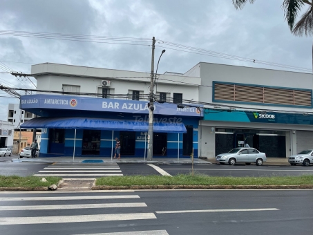 Sobrado a Venda na Avenida Juca Stockler