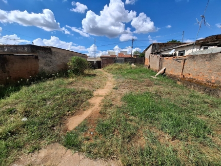 CASA NO BAIRRO CASAR&Atilde;O