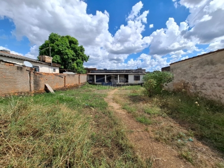 CASA NO BAIRRO CASAR&Atilde;O