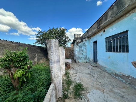 CASA A VENDA NA PENHA A POUCOS METROS DA PO&Ccedil;OS DE CALDAS 