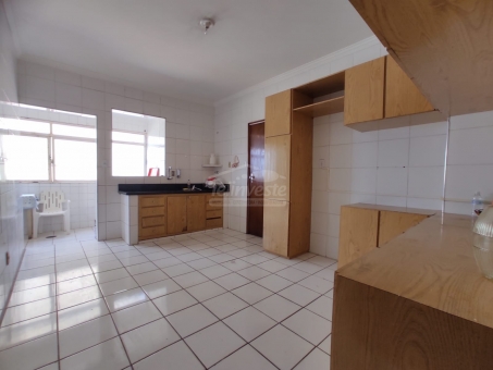 APARTAMENTO EM FRENTE PRA&Ccedil;A DA MATRIZ