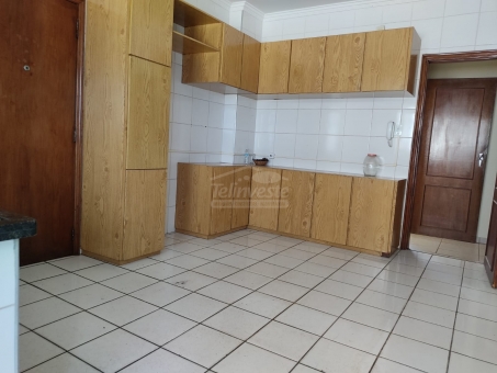 APARTAMENTO EM FRENTE PRA&Ccedil;A DA MATRIZ
