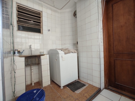 APARTAMENTO EM FRENTE PRA&Ccedil;A DA MATRIZ