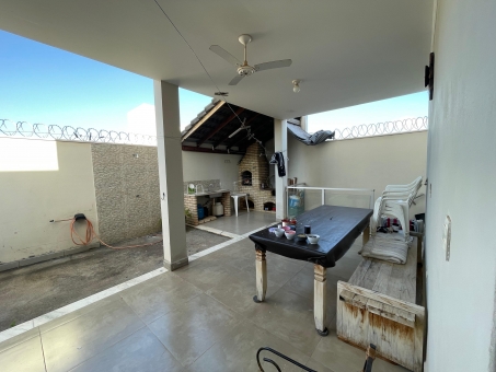 Bel&iacute;ssima casa no Parque das Aroeiras 