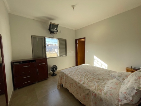 Bel&iacute;ssima casa no Parque das Aroeiras 
