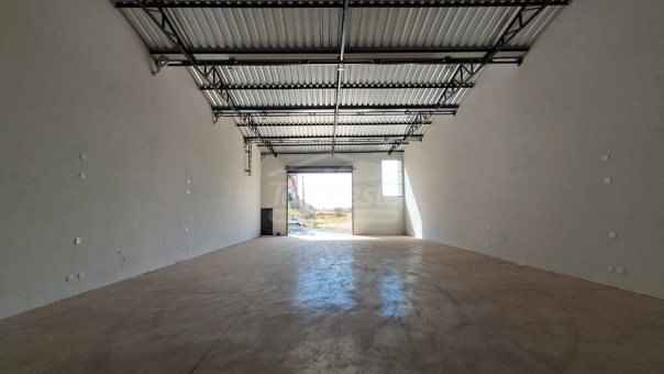 Excelente Barrac&atilde;o Comercial - Av. Juca Stockler