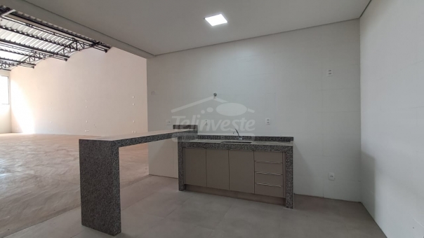 Excelente Barrac&atilde;o Comercial - Av. Juca Stockler