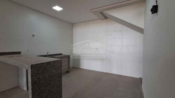 Excelente Barrac&atilde;o Comercial - Av. Juca Stockler