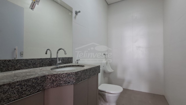 Excelente Barrac&atilde;o Comercial - Av. Juca Stockler