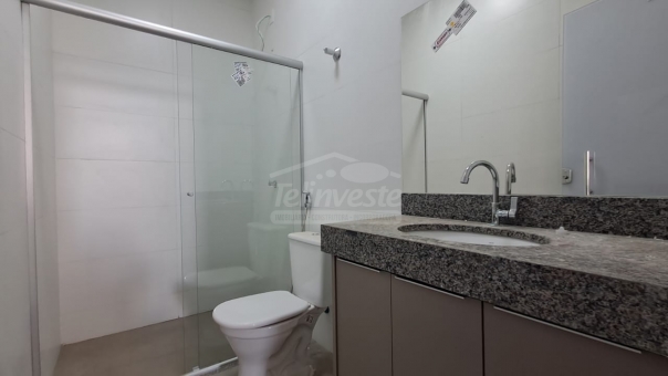 Excelente Barrac&atilde;o Comercial - Av. Juca Stockler