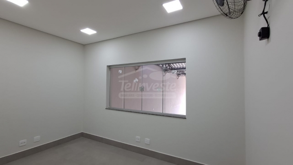 Excelente Barrac&atilde;o Comercial - Av. Juca Stockler