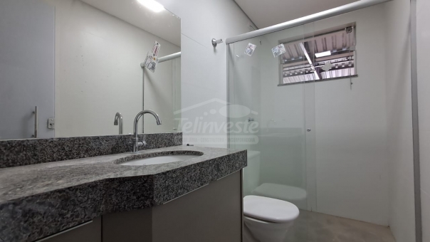 Excelente Barrac&atilde;o Comercial - Av. Juca Stockler